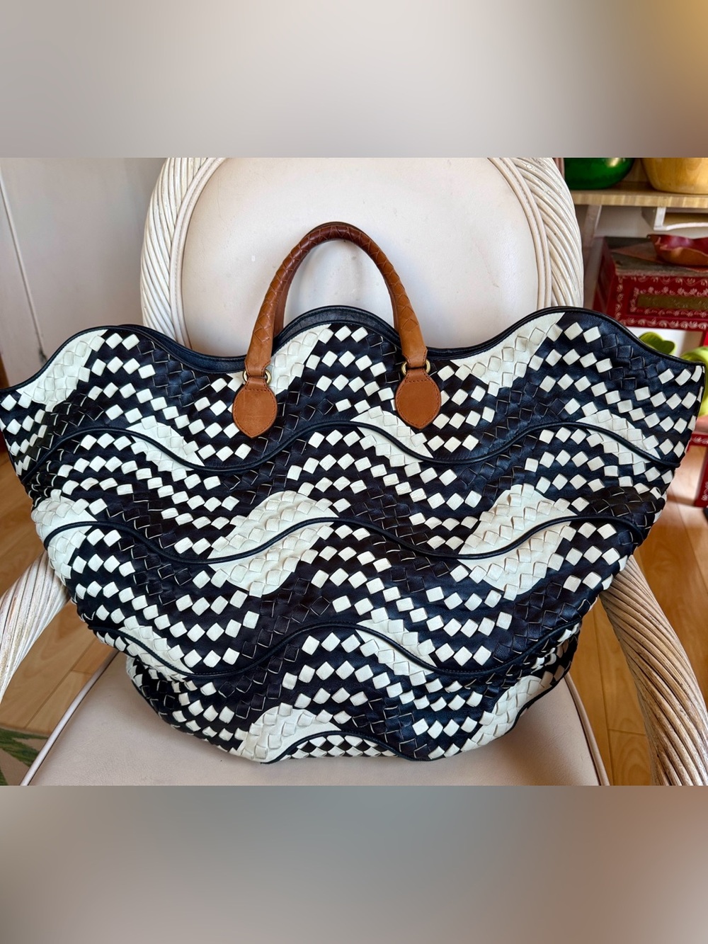BOTTEGA VENETA Vintage Wavy Intrecciato Napa Leather Basket Tote. XL. Like New. - Picture 2 of 14